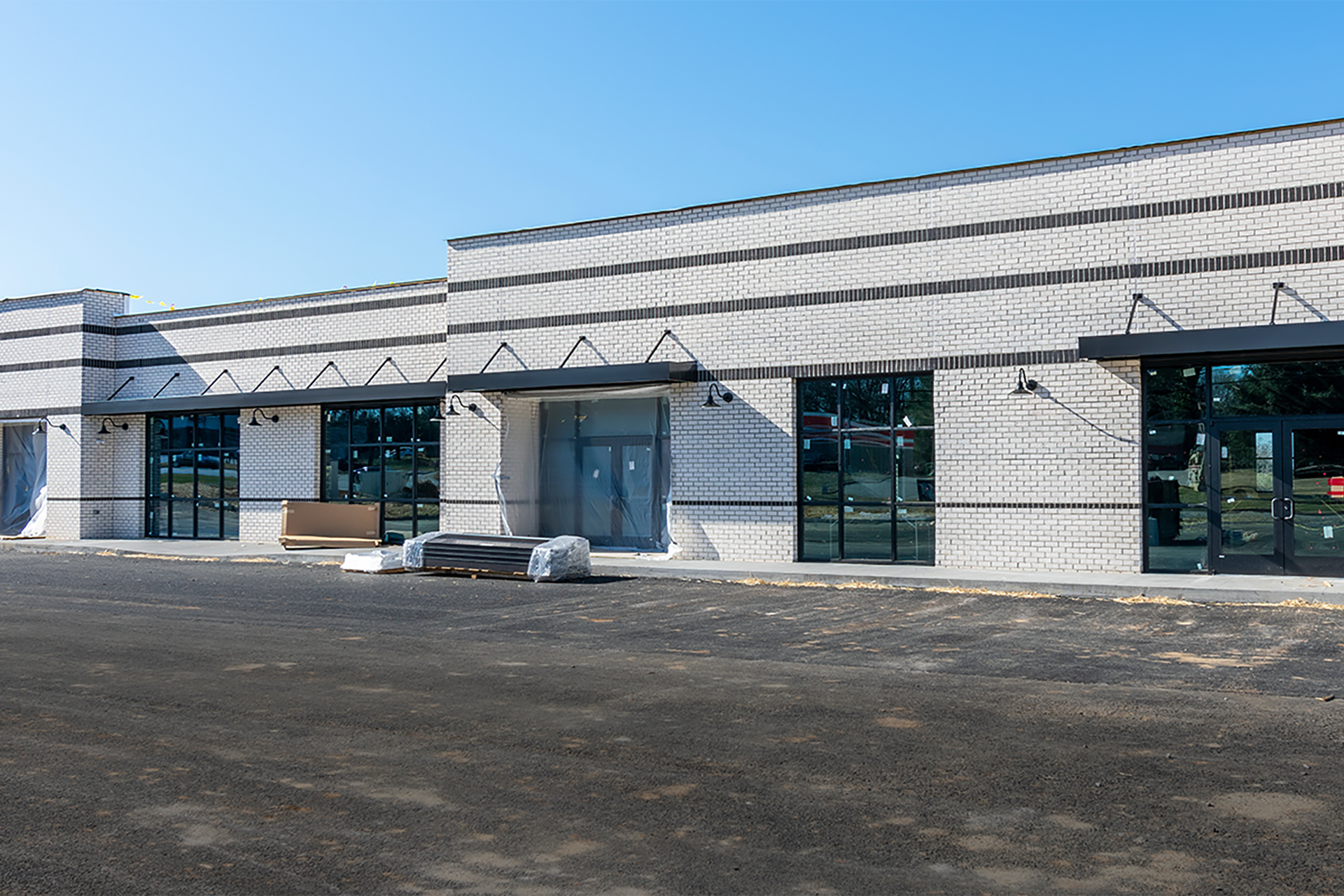 One-story commercial building exterior in Glendale